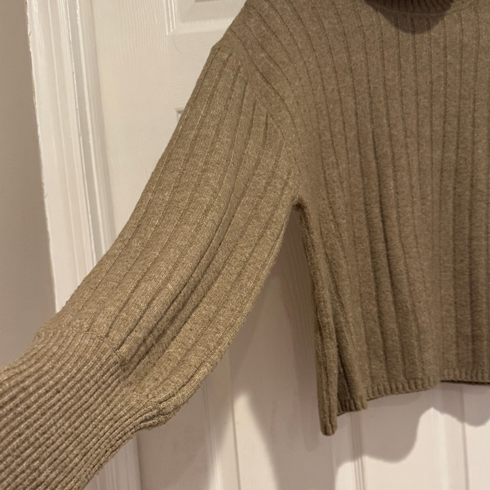 Express Tan Ribbed Turtleneck Sweater Cropped Balloon Sleeve Medium - Picture 6 of 13